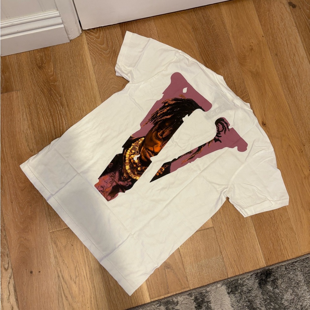 V LONE…Juice WRLD Legends Never Die, Graphic T-Shirt with Pink and Brown Design